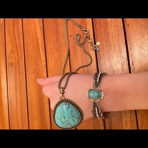 - Set Vintage Faux Turquoise Necklace & Bracelet